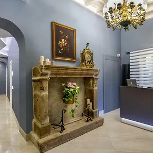 Gcf Luxury Suites, Guest house